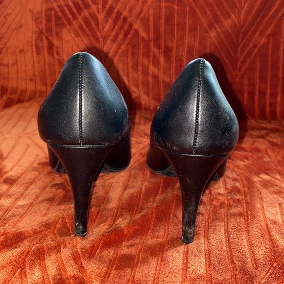 Ana black pumps/heels - Picture 4 of 4